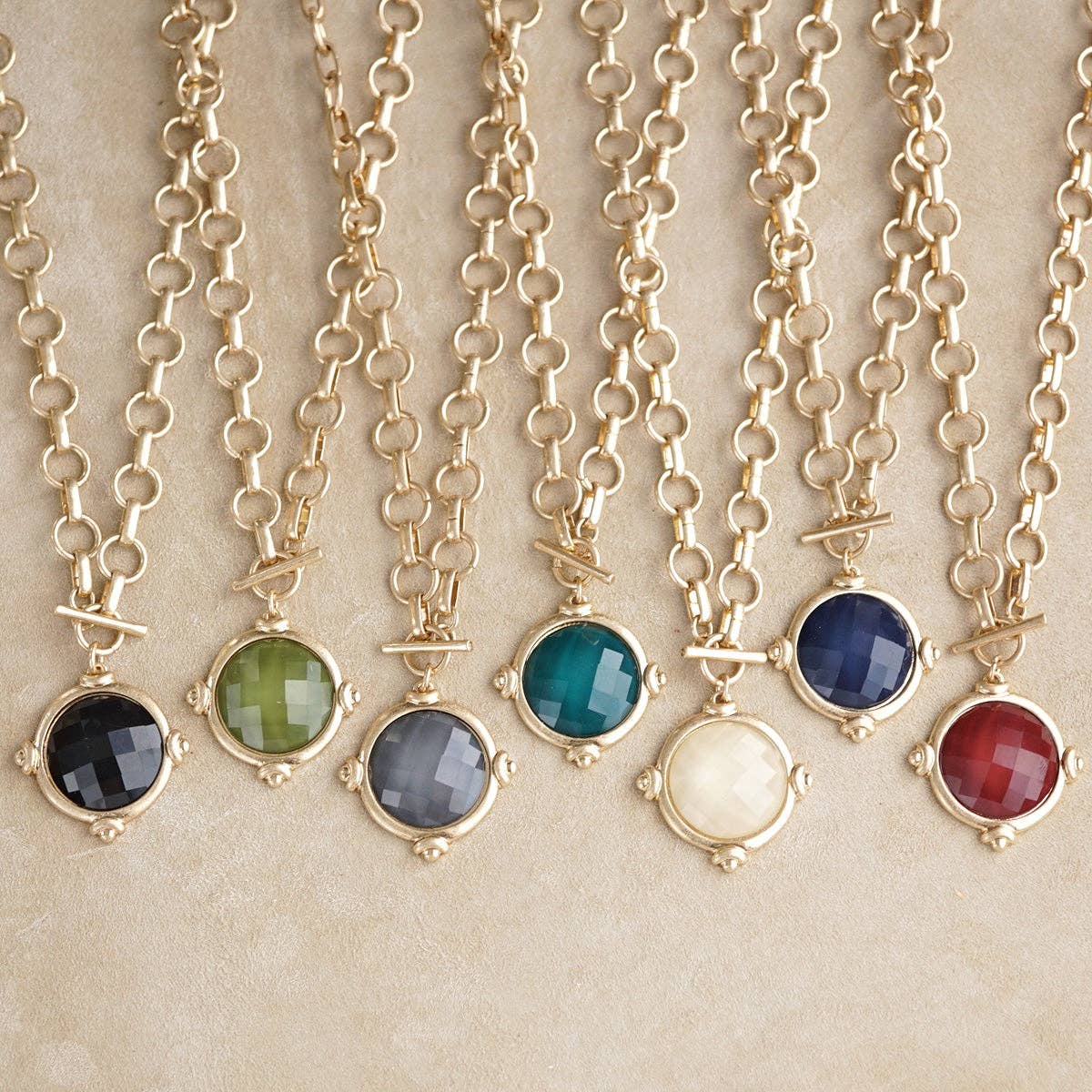 Gold Toggle Pendant Chain Necklace – Color Stone Glow