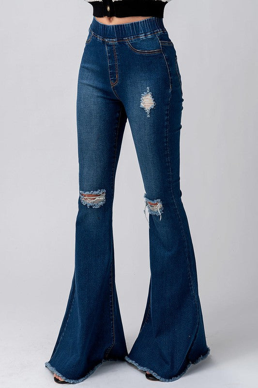 Jeans acampanados con cintura elástica desgastada