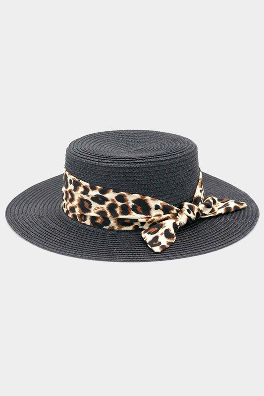 Sombrero para el sol con parte superior plana y banda de leopardo